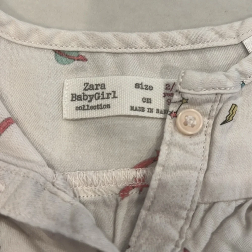 Zara girls shirt, worn once, size 2/3 years.